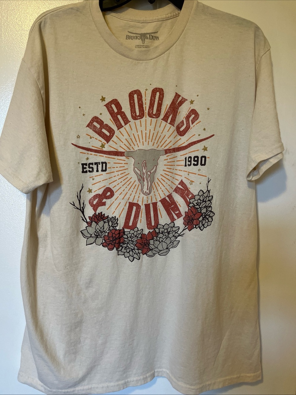 Brooks & Dunn Women’s Short Sleeve Graphic Tee in Cream with Red Accent